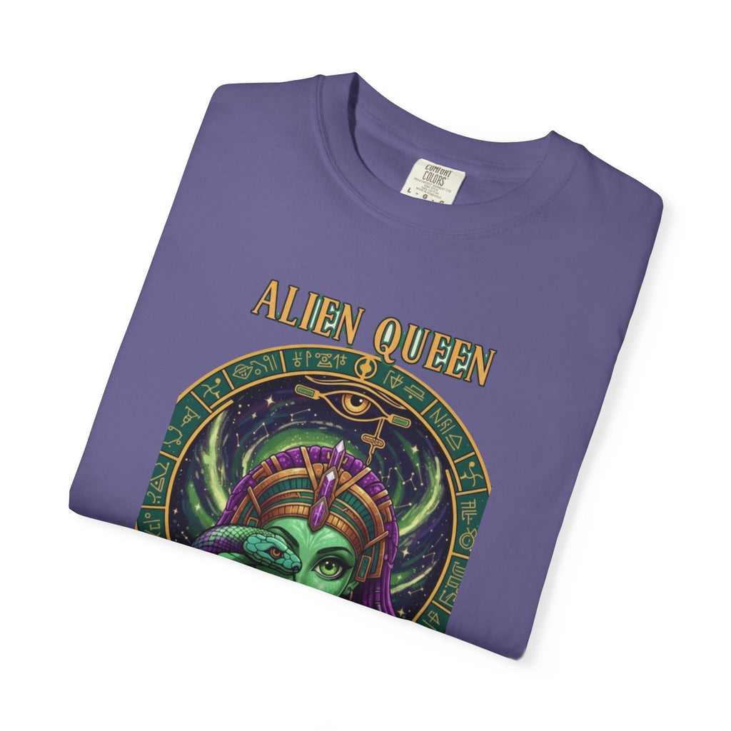 Alien Queen T-Shirt, Unisex Graphic Tee, Vintage-Style Apparel, Space-Themed Gift, Cool Casual Wear, Festival Fashion, Unique Gift Idea