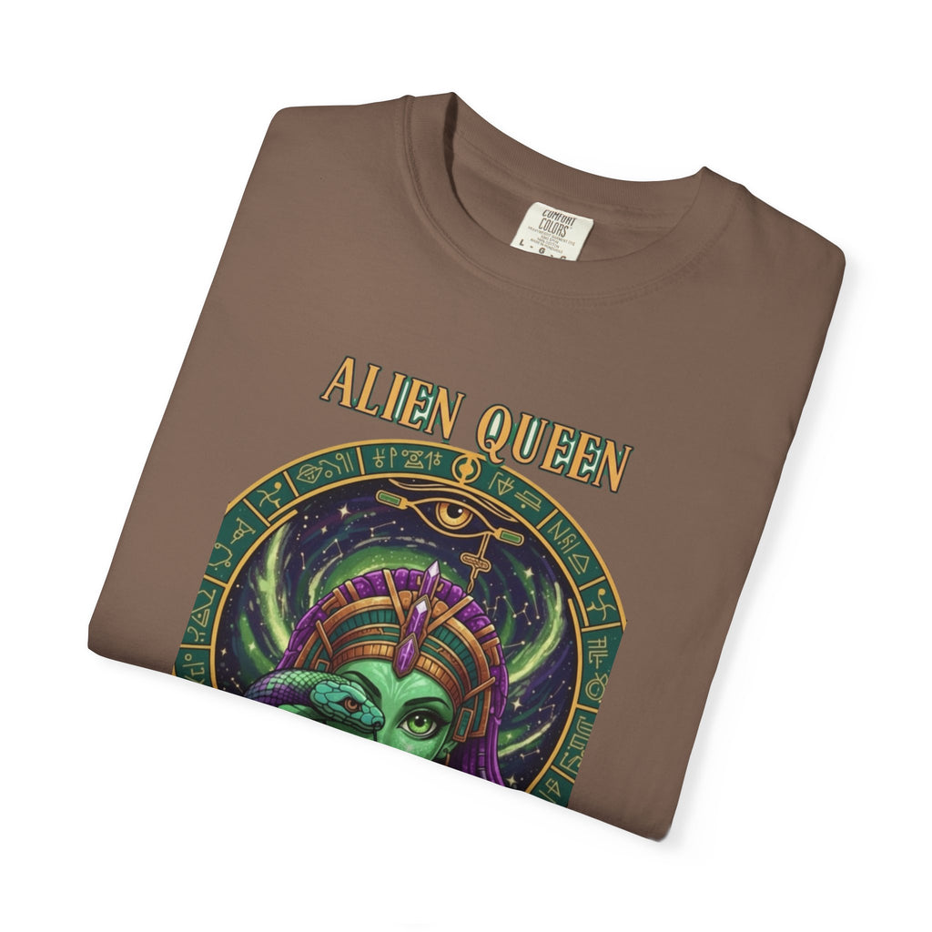 Alien Queen T-Shirt, Unisex Graphic Tee, Vintage-Style Apparel, Space-Themed Gift, Cool Casual Wear, Festival Fashion, Unique Gift Idea
