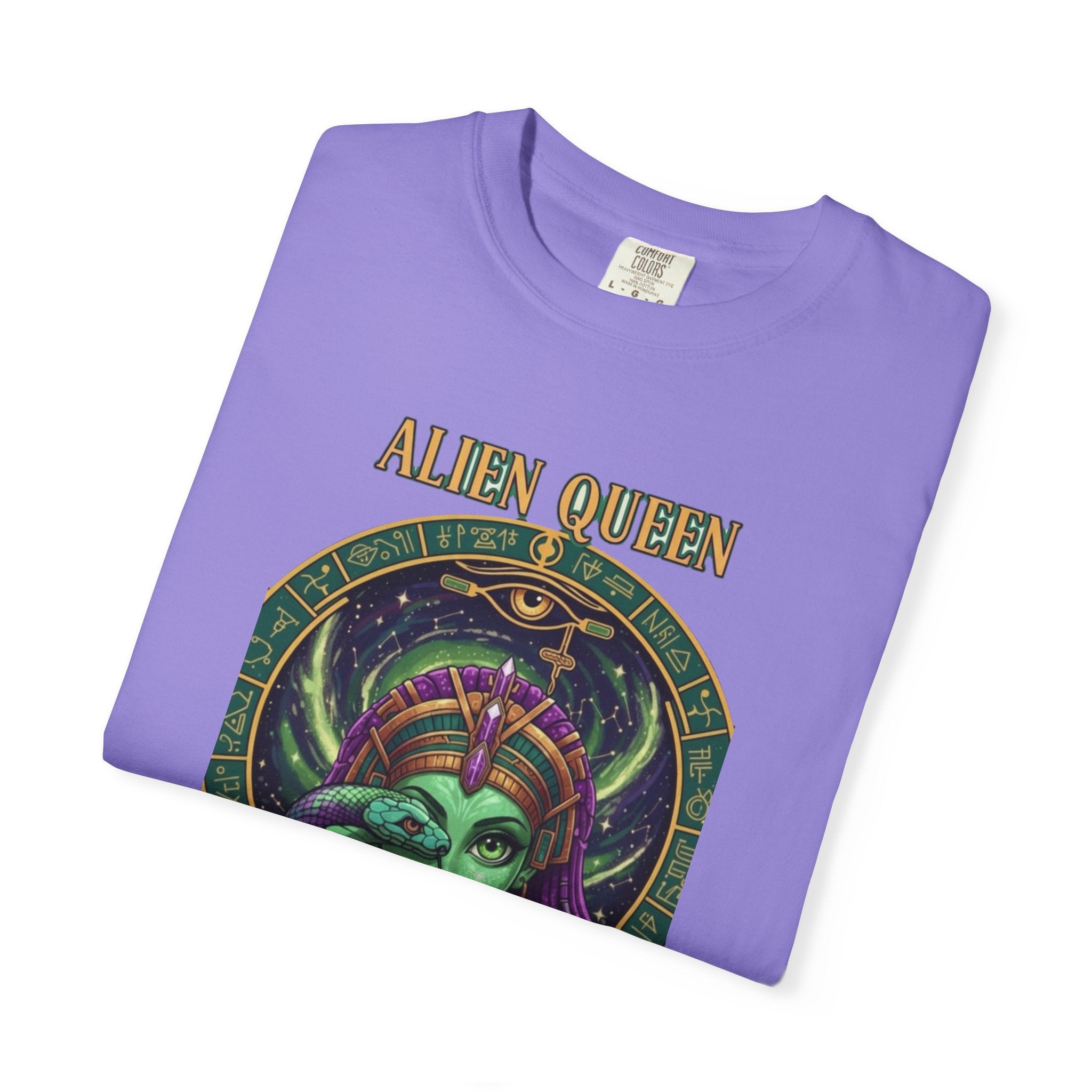 Alien Queen T-Shirt, Unisex Graphic Tee, Vintage-Style Apparel, Space-Themed Gift, Cool Casual Wear, Festival Fashion, Unique Gift Idea