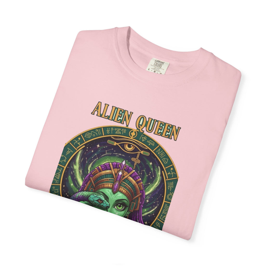 Alien Queen T-Shirt, Unisex Graphic Tee, Vintage-Style Apparel, Space-Themed Gift, Cool Casual Wear, Festival Fashion, Unique Gift Idea
