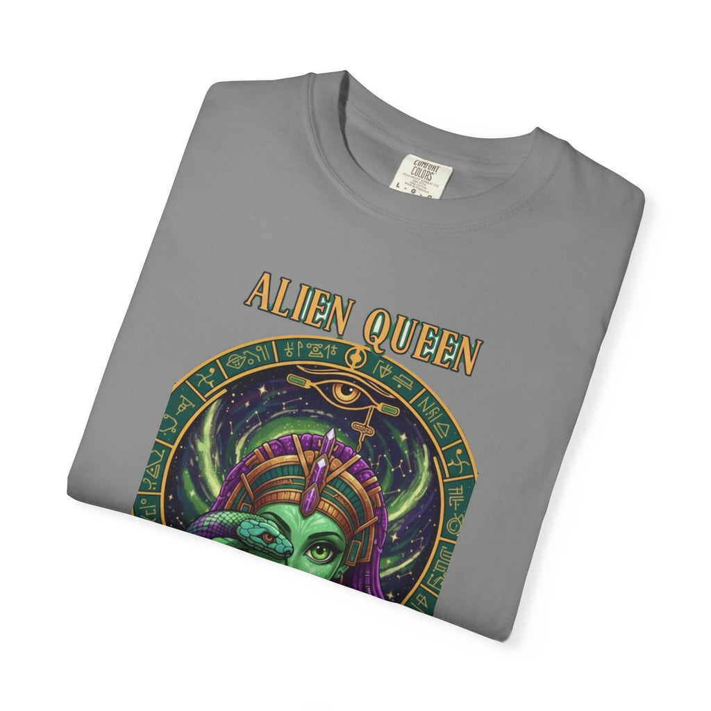 Alien Queen T-Shirt, Unisex Graphic Tee, Vintage-Style Apparel, Space-Themed Gift, Cool Casual Wear, Festival Fashion, Unique Gift Idea